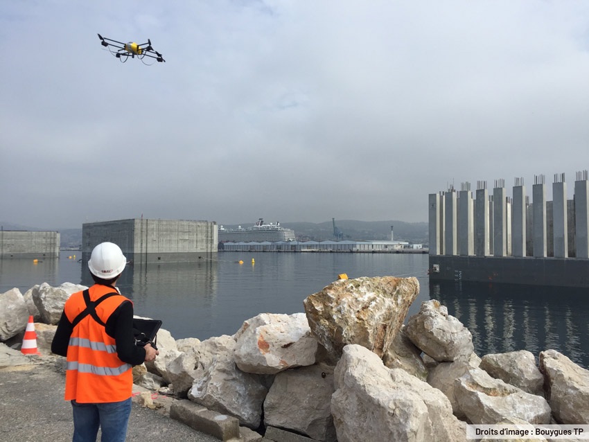Opération d’inspection par drone caisson de flottaison