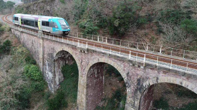 Inspection ferroviairerailtraindronegénie civilpont ferroviaire